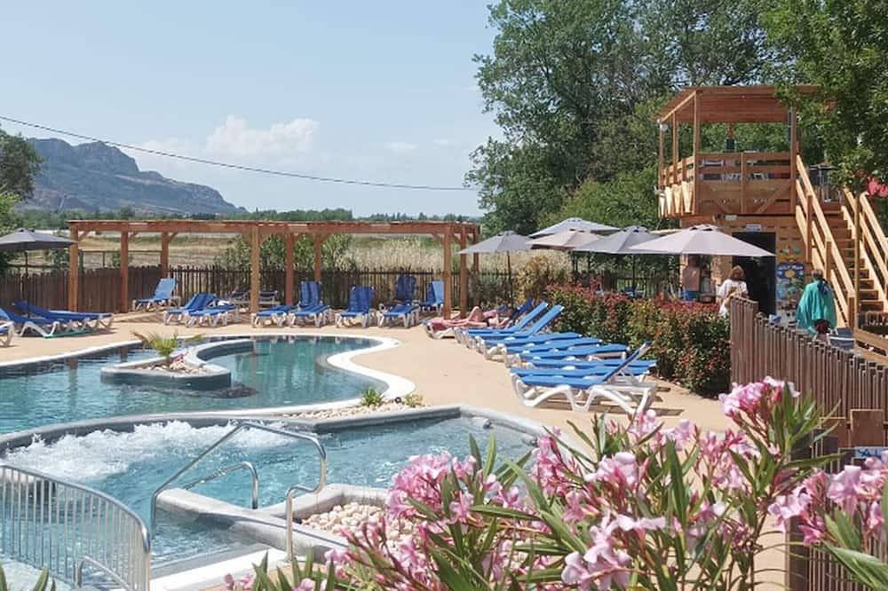 Mobil-Home Cozy avec Terrasse à Roquebrune-sur-Argens in Roquebrune-sur-Argens, Côte méditerranéenne (France)