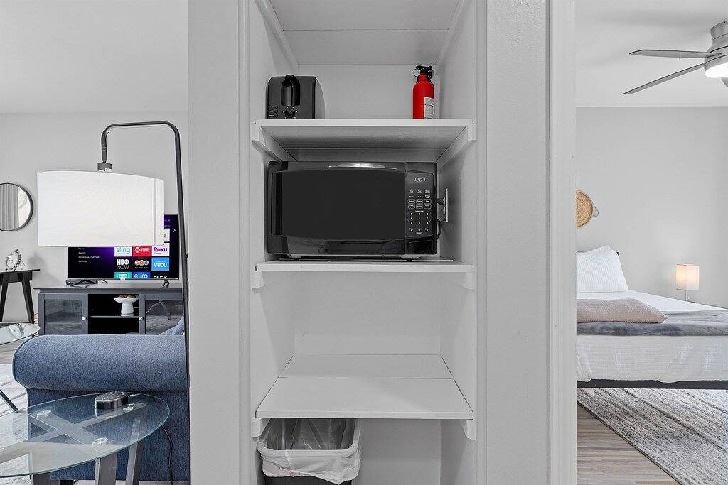 Ganze Wohnung, Cozy 1Br by Downtown Mt.Clemens | Hollywood Suites in Mount Clemens, Lake St. Clair