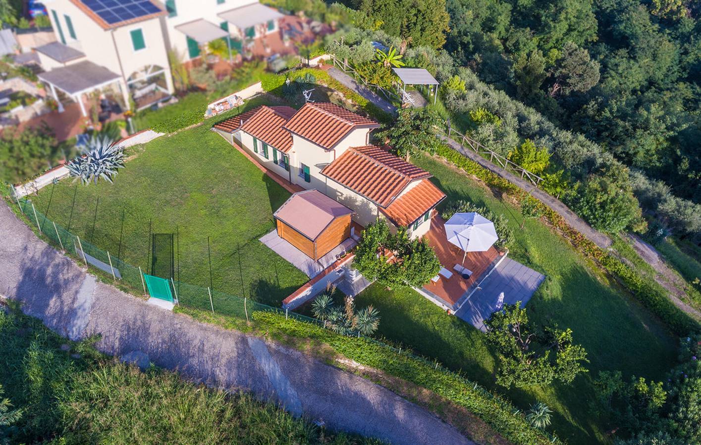 Apartamento frente al mar con jardín, wifi y aparcamiento, cerca de restaurantes y del río in Camaiore, Costa de la Maremma