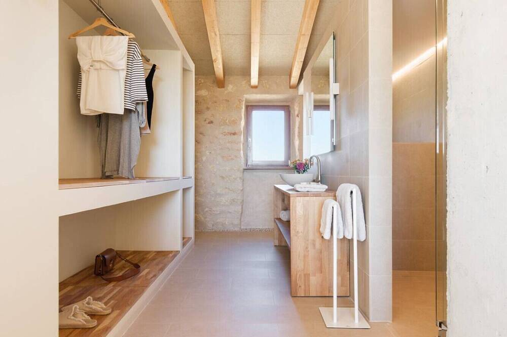 Can Cunso 30, swimming pool, barbecue, style and c in Consell, Mallorca Inselmitte