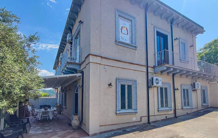 Amplio apartamento con vistas al mar, jardín y terraza, a 1,5 km de la playa in Patti (Italia), Provincia de Messina