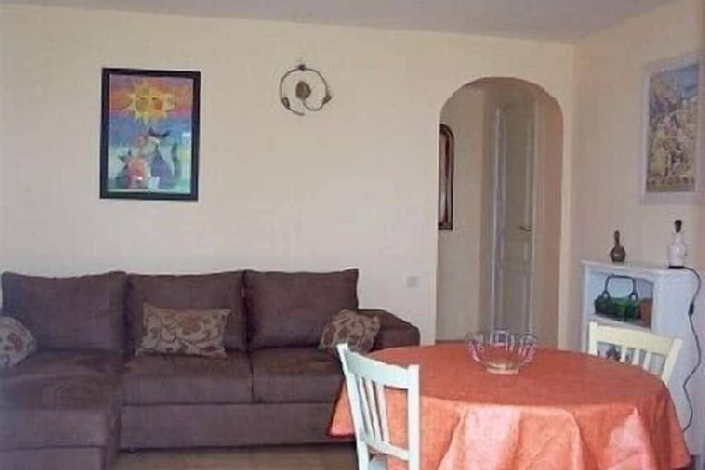 Appartement entier, Appartement dans villa indépendant avec piscine à partager in Monticello, Région de Calvi