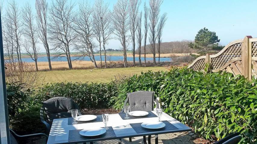 Ferienhaus für 4 Personen, mit Terrasse und Sauna sowie Seeblick in Heiligenhafen