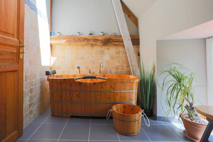 Gîte pour 8 personnes, avec jardin ainsi que terrasse et sauna