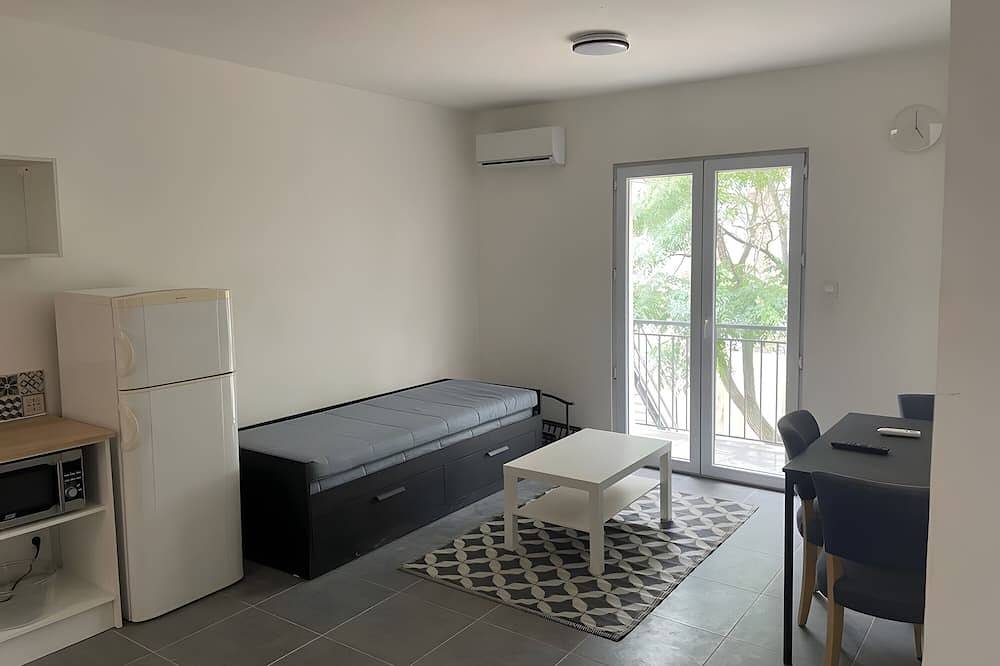 Entire apartment, Apartment with private terrace on the edge of the Thau lagoon in Poussan, Côte d'Améthyste