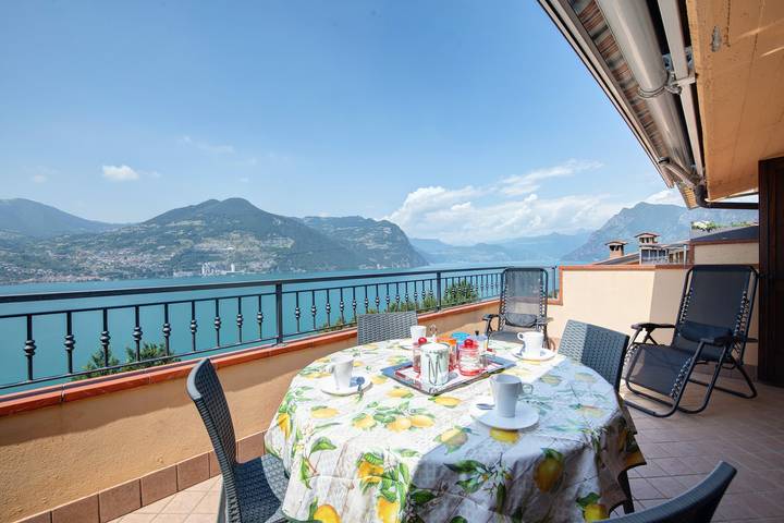 Ferienwohnung für 4 Personen, mit Balkon und Seeblick sowie Garten in der Lombardei - 2