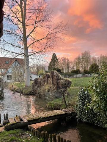 Gîte pour 2 personnes, avec vue sur le lac ainsi que jardin et vue, animaux acceptés à Gasny