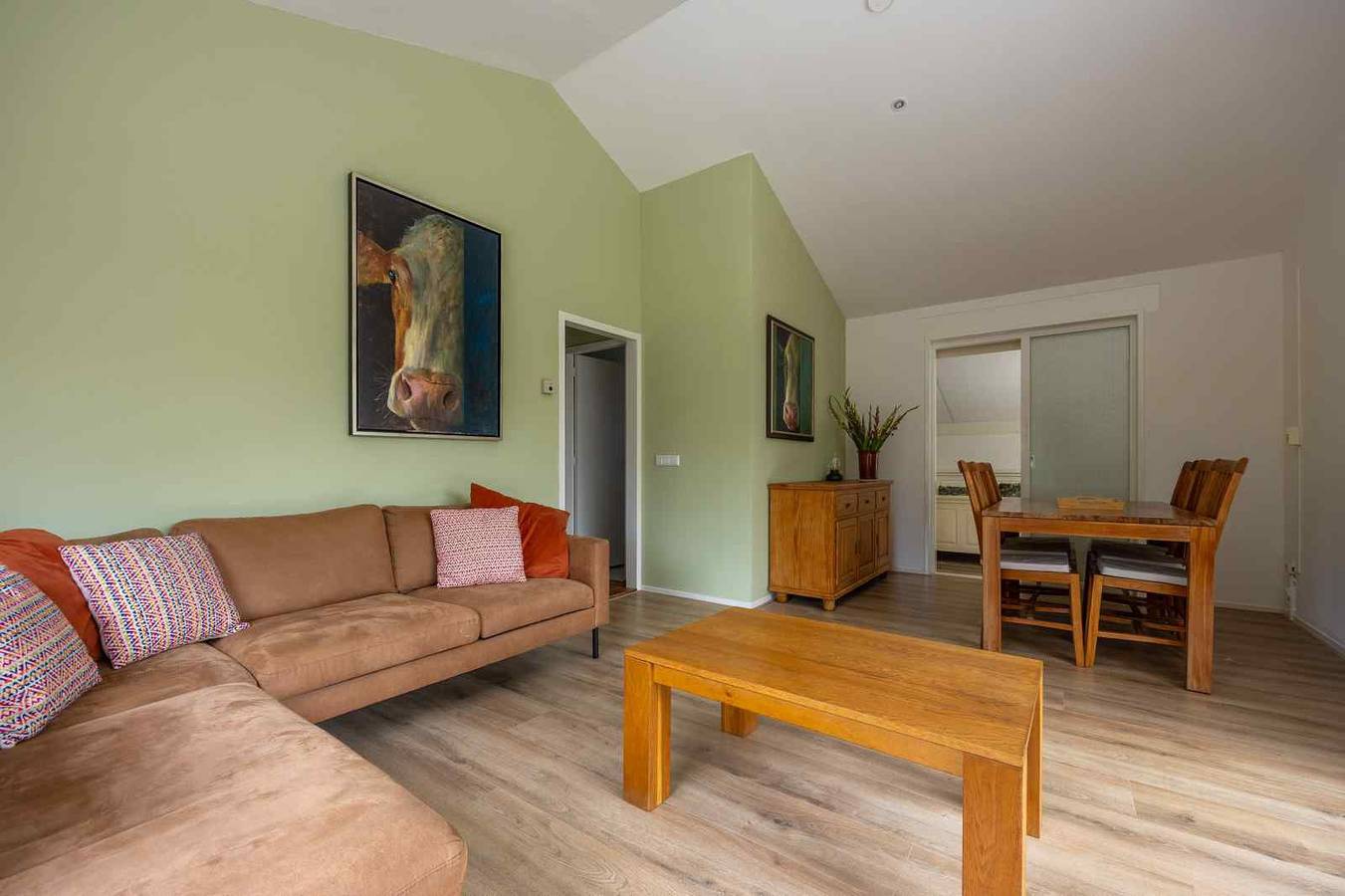 Ruim 6 persoons vakantiehuis met mooie tuin, dichtbij de zeehaven in Lauwersoog in Lauwersmeer, Nederlandse Noordzeekust