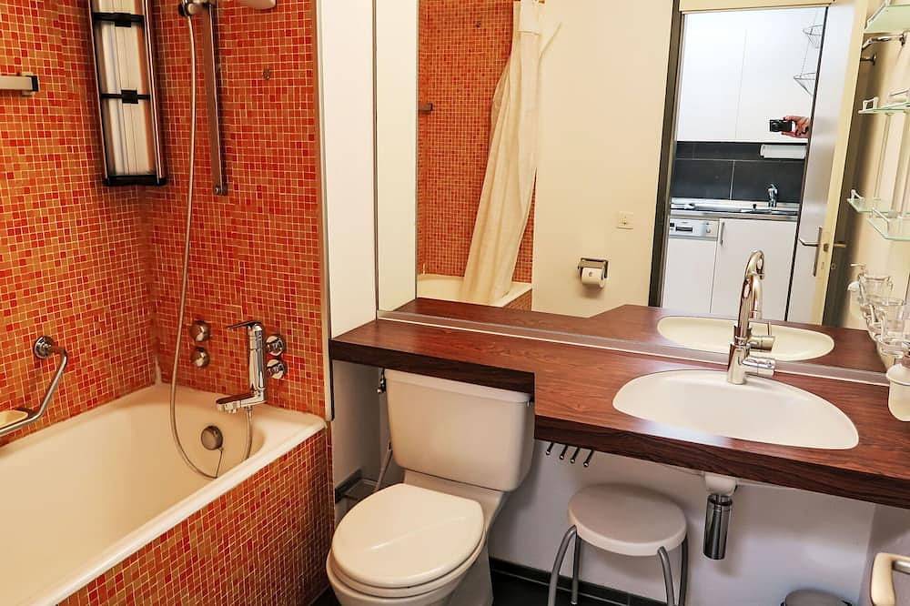 Ganze Wohnung, Gemütliche Wohnung für 2 Gäste mit  W-Lan, Pool, Tv, Balkon und Panoramablick in Disentis, Surselva