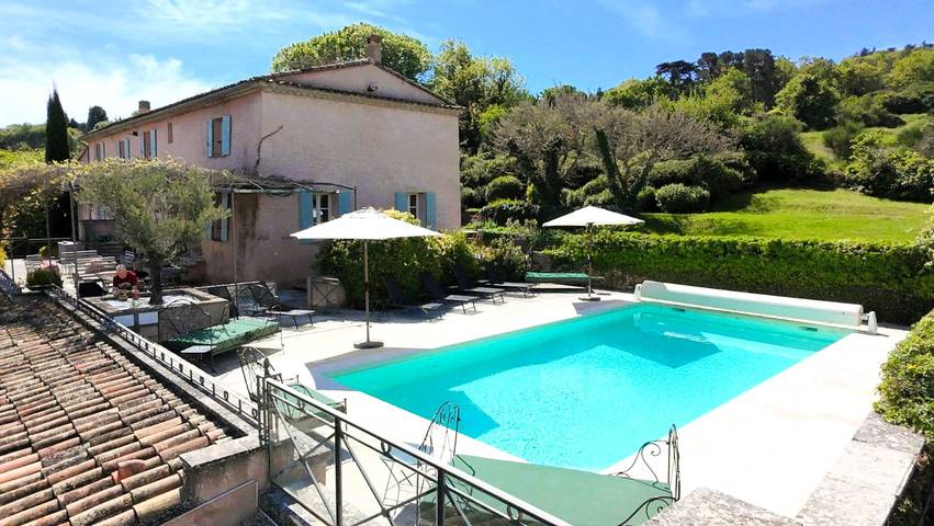 Gîte pour 10 personnes, avec piscine, animaux acceptés à Apt