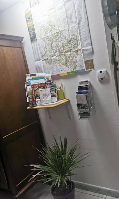 Gîte pour 4 personnes, avec jardin ainsi que vue et terrasse dans Gy-l'Évêque