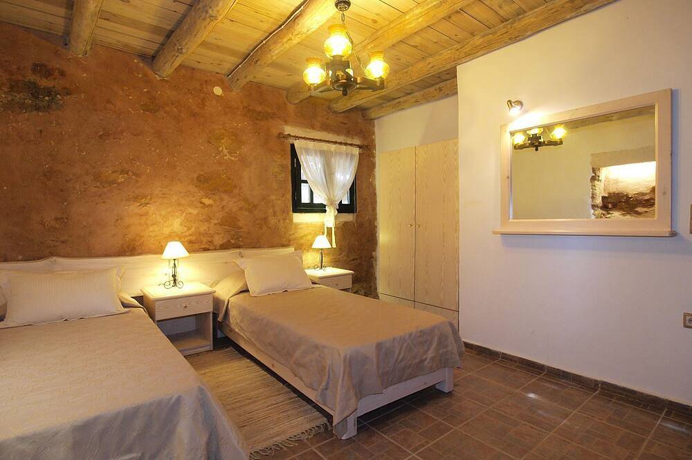 ★ Luxurious stone villa, totally private pool, peaceful, near sea, Wifi, parking in Maleme, Chania und Umgebung