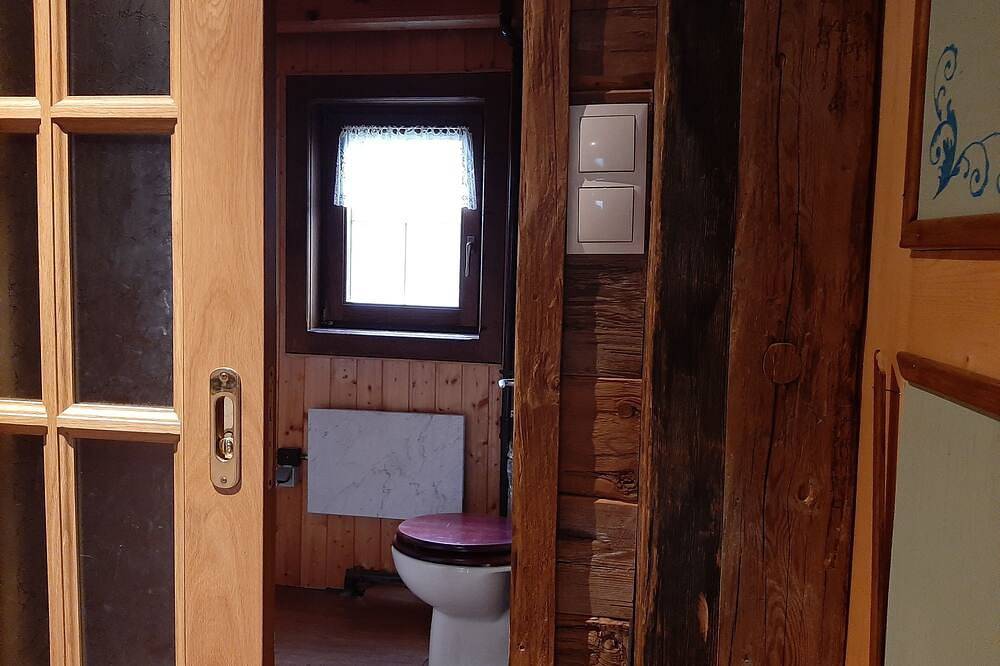 Romantisches Bergchalet in idyllischer Lage hinter dem Wasserfall in St Jakob in Villgratner Berge, Sankt Jakob in Defereggen