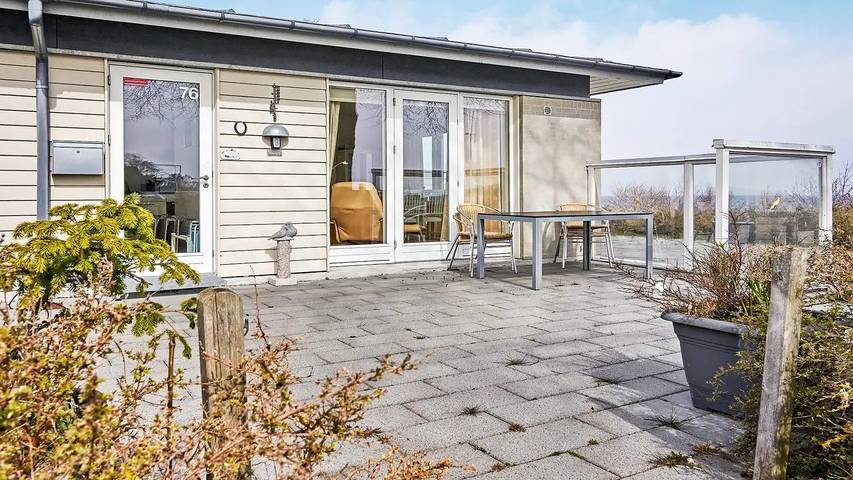 Ferieudlejning for 5 personer, med terrasse i Allinge-Sandvig