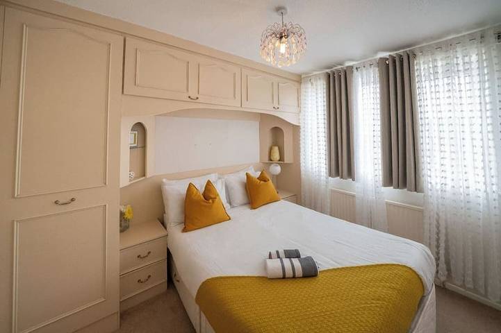3-Bed Westhoughton | M61 | Parking in Westhoughton, Bolton