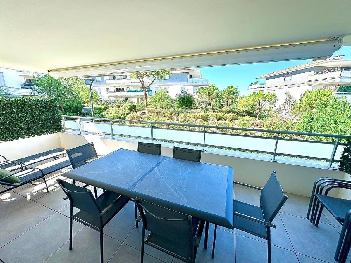 Appartement entier, T3 lumineux avec terrasse, parking et piscine in Puget-sur-Argens, Côte méditerranéenne (France)