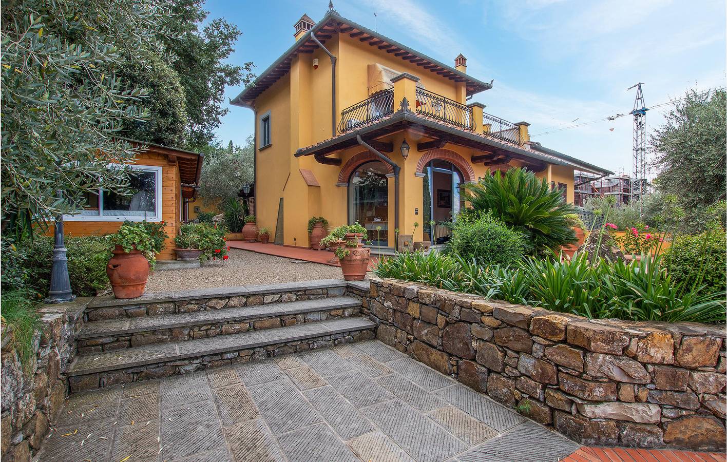 Geräumige 2BR Wohnung mit AC, Parkplatz, Garten & WiFi - 2km von der Stadt in Carmignano, Prato Provinz