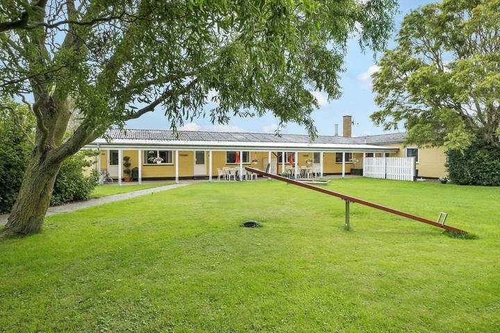 Ferieudlejning for 6 personer, med sauna og terrasse samt have, børnevenlig i Kegnæs