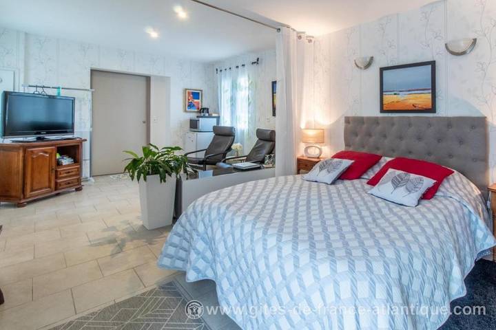 Location de vacances pour 2 personnes, avec jardin et terrasse à Semussac - 2