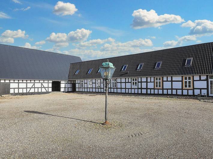 Ferieudlejning for 20 personer, med have og terrasse i Svendborg Kommune