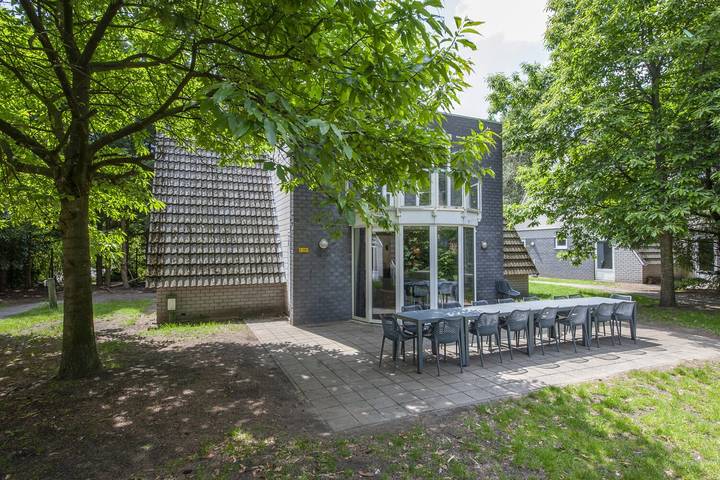 Bungalow voor 18 personen, with Balkon and Balkon/Terras as well as Whirlpool and Terras in Oosterhout
