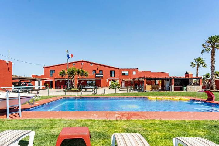 Chalet para 40 personas, con jacuzzi y jardín en Cambrils