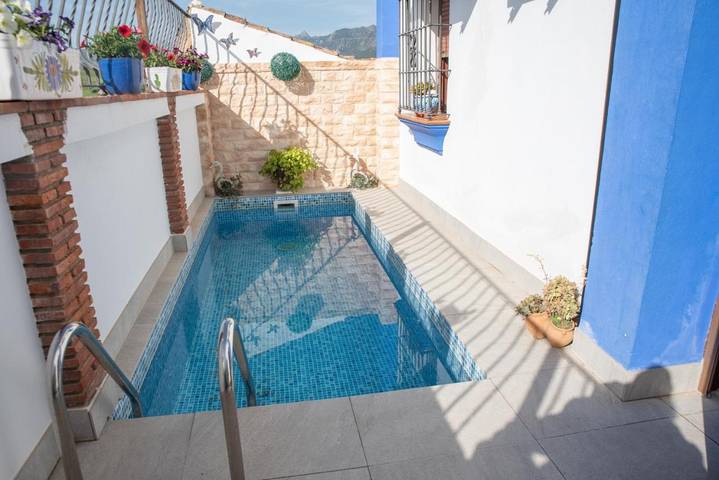 Casa rural para 9 personas, con Balcón y Terraza además de Piscina para niños y Piscina en Montecorto