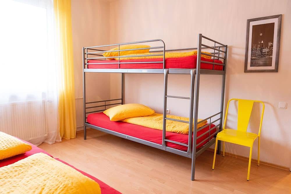 Ganze Wohnung, Große Fewo (ca. 75 m²), ruhig, citynah, Süd-Balkon, kostenfreie Parkplätze, Wifi in Niestetal, Hessisches Bergland