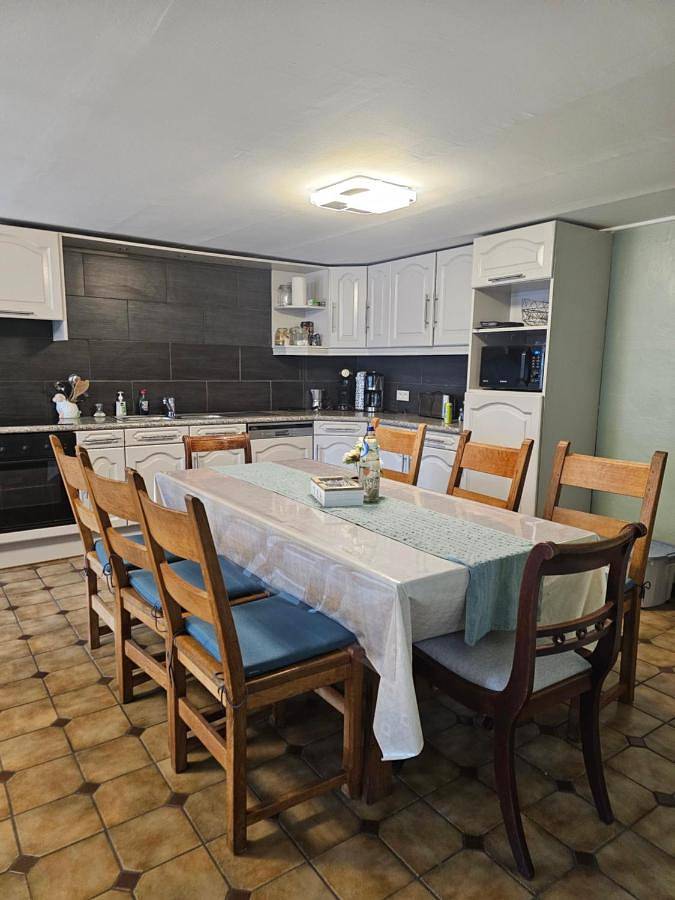Location de vacances pour 8 personnes, avec jardin à La Bruyère