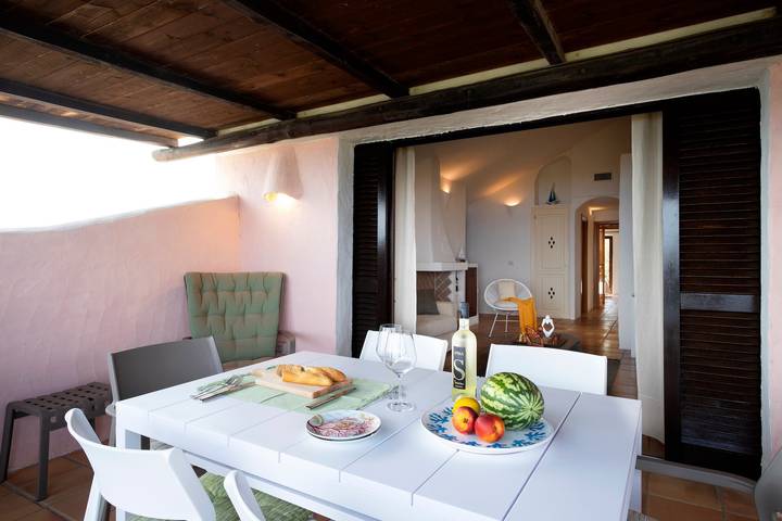 Appartamento intero, Appartamento "Infinite Blue Porto Cervo" con vista mare, piscina condivisa e Wi-Fi in Pantogia, Arzachena