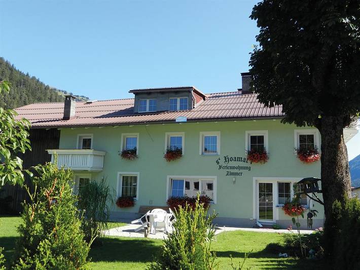 Ferienwohnung für 4 Personen, mit Balkon und Terrasse sowie Garten in Bach