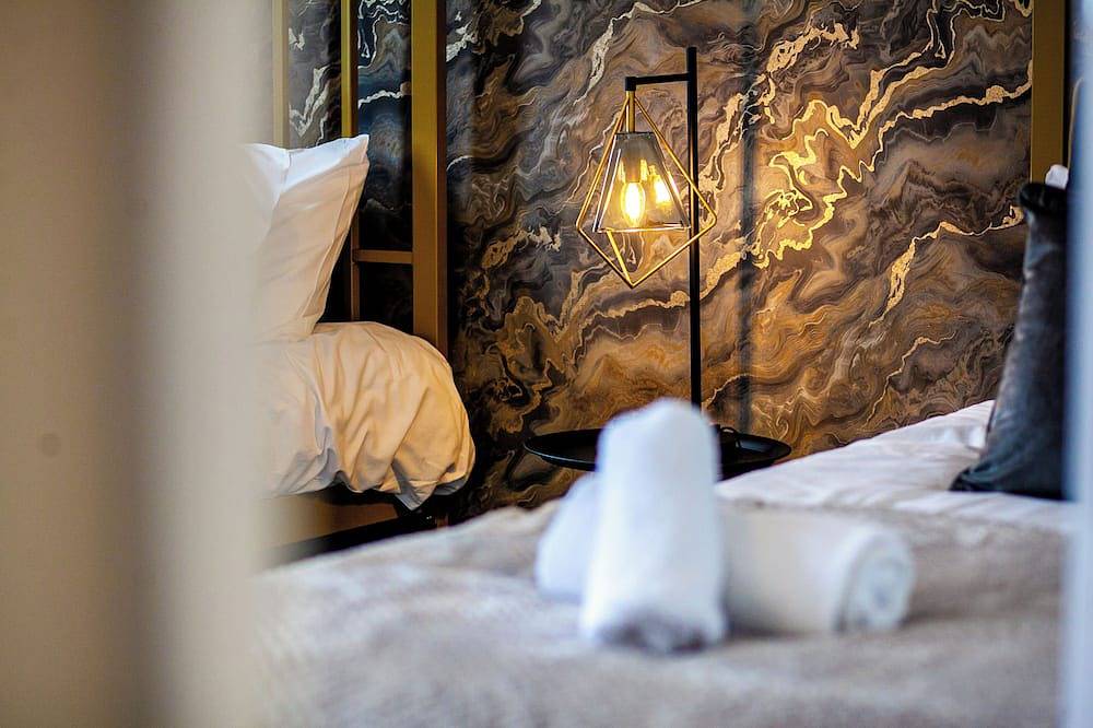 Whiskawaystays Mystic Heights Luxury home in Worcester, Worcestershire