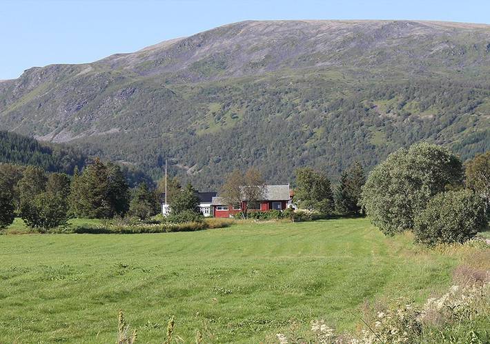 Landhaus für 6 Personen, mit Balkon und Terrasse sowie Garten und Seeblick in Vesterålen