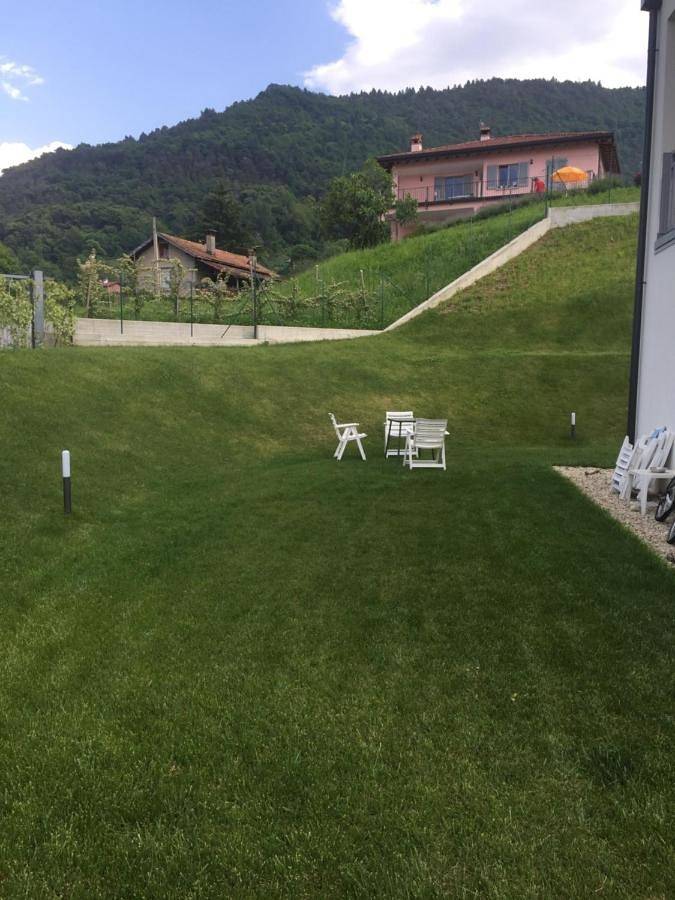 Location de vacances pour 3 personnes, avec jardin et vue ainsi que vue sur le lac et piscine à Bellagio - 2