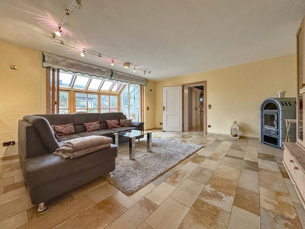 Ganze Wohnung, Wohnung im Altmühltal mit Terrasse und Balkon in Riedenburg, Altmühltal