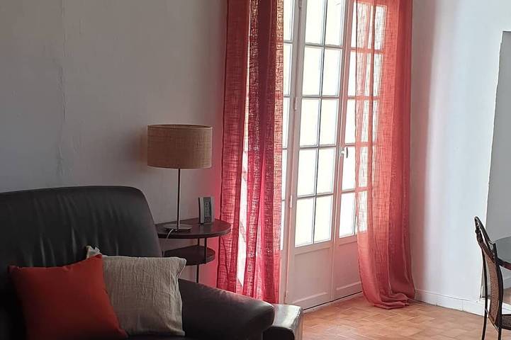 Location de vacances pour 7 personnes, avec terrasse à Saint-Pons-la-Calm - 3