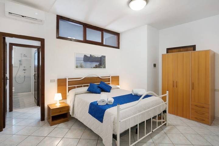 Entire apartment, Apartment 'Appartamento Nerano' with Sea View, Wi-Fi and Air Conditioning in Massa Lubrense, Naples Province