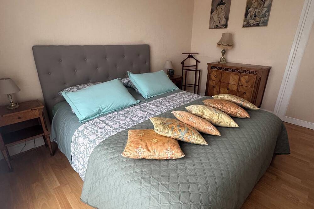 Apartamento entero, Self-contained apartment on 1st floor of a detached house in Mareil-Marly, Yvelines