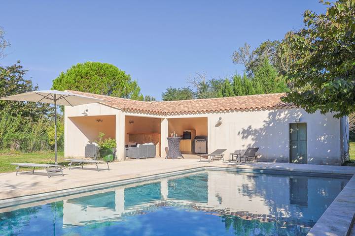 Ferienhaus für 4 Personen, mit Terrasse und Garten sowie Pool - 1