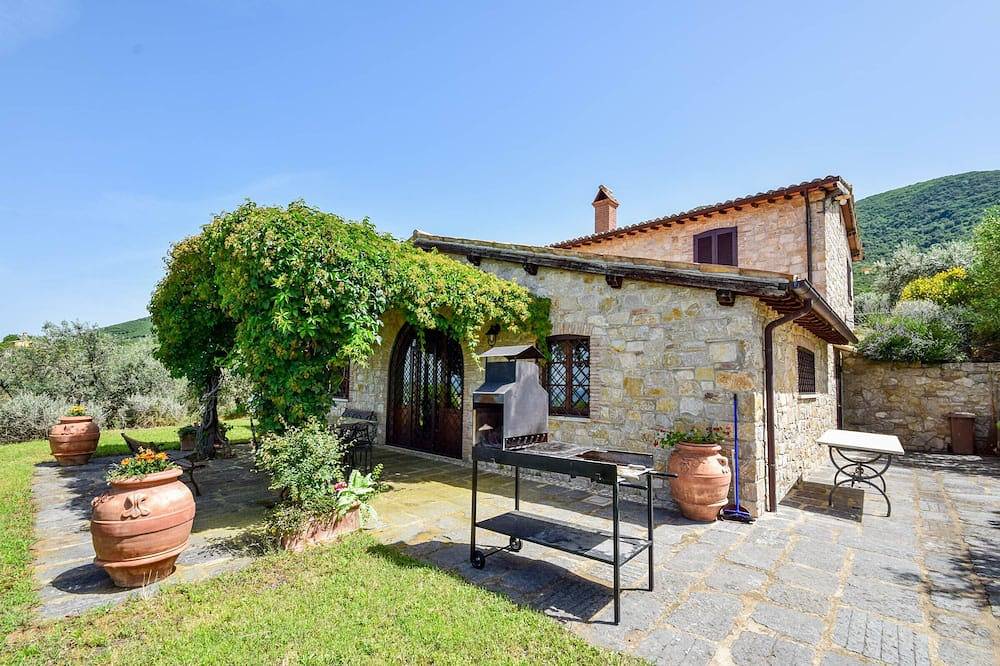 Detached villa with private and fenced pool 1,6km Montecchio, 20km from Orvieto. in Montecchio, Provinsen Terni