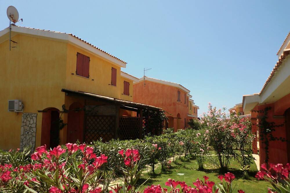 Preciosa casa en Holiday Resort 1 kilometro. Desde Porto Pino in Porto Pino, Sant'Anna Arresi