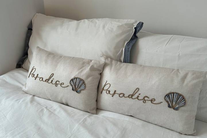 Bella's Beach House - less than 100m from the seafront in Whitley Bay! in Whitley Bay, North Tyneside
