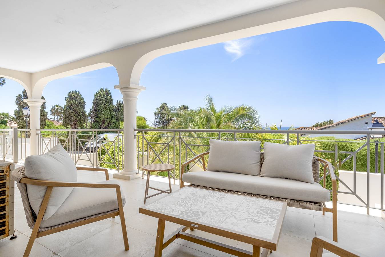 Villa Di Lusso in Las Chapas, Marbella