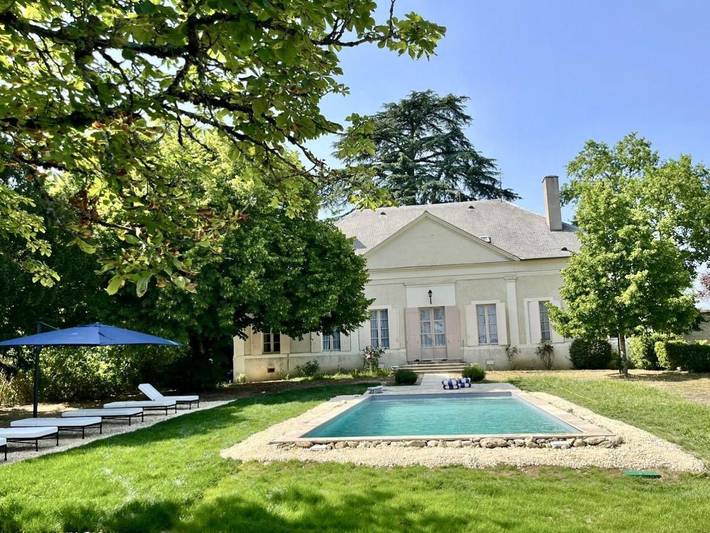 Location de vacances pour 8 personnes, avec Jacuzzi et Terrasse ainsi que Jardin et Piscine à Saint-Colomb-de-Lauzun
