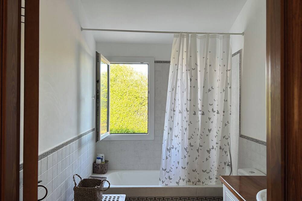 Spacious family house 5 minutes from the beach in the small village of Na Macaret in Coves Noves, Es Mercadal