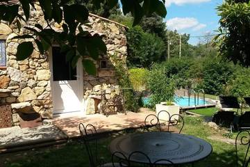 Gîte pour 2 personnes, avec terrasse à Sillans-la-Cascade