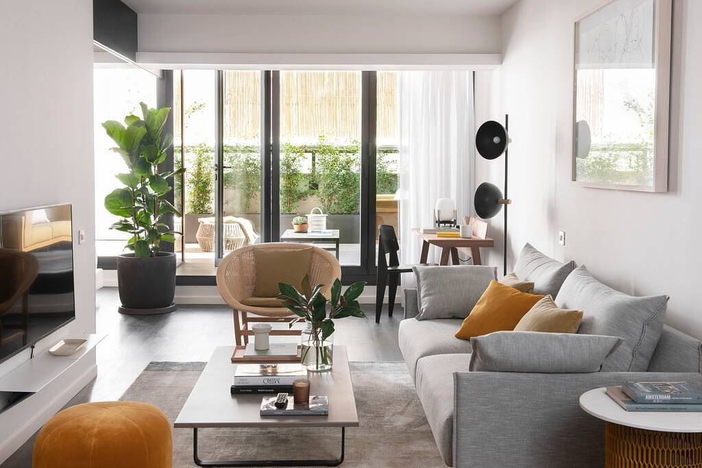 Sunglow - Spacious Barcelona Apartment with Terrace in Centro Barcelona, Barcelona