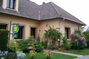 Gîte pour 8 personnes, avec terrasse et jardin à Rety