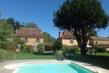 Location de vacances pour 4 personnes, avec jardin à Sainte-Alvère