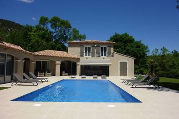 Location de vacances pour 12 personnes, avec jardin à Auriol